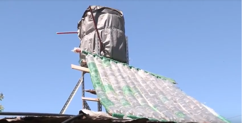 Utilizan basura para llevar agua caliente en barrios pobres argentinos