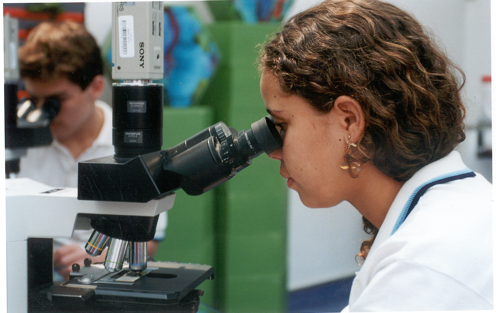 Universitarios chinos desarrollan avanzado microscopio sin lentes