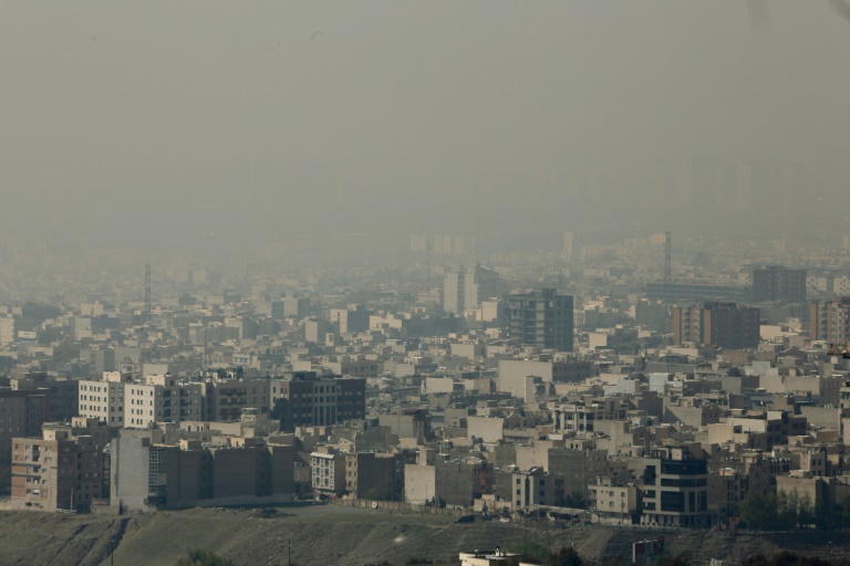 La contaminación obliga a cerrar escuelas y universidades en Teherán