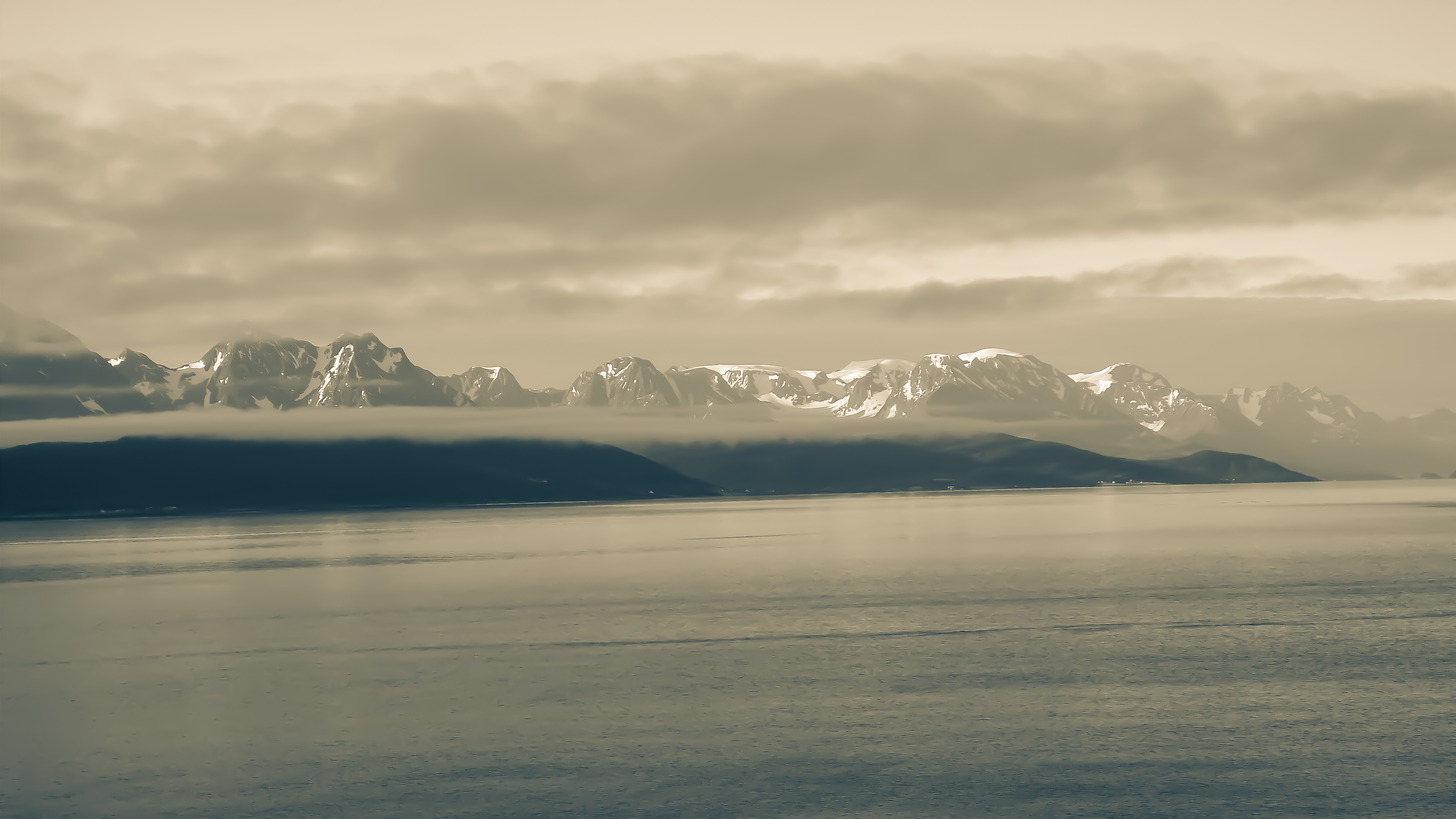 Las altas temperaturas derriten un glaciar y revela cinco nuevas islas