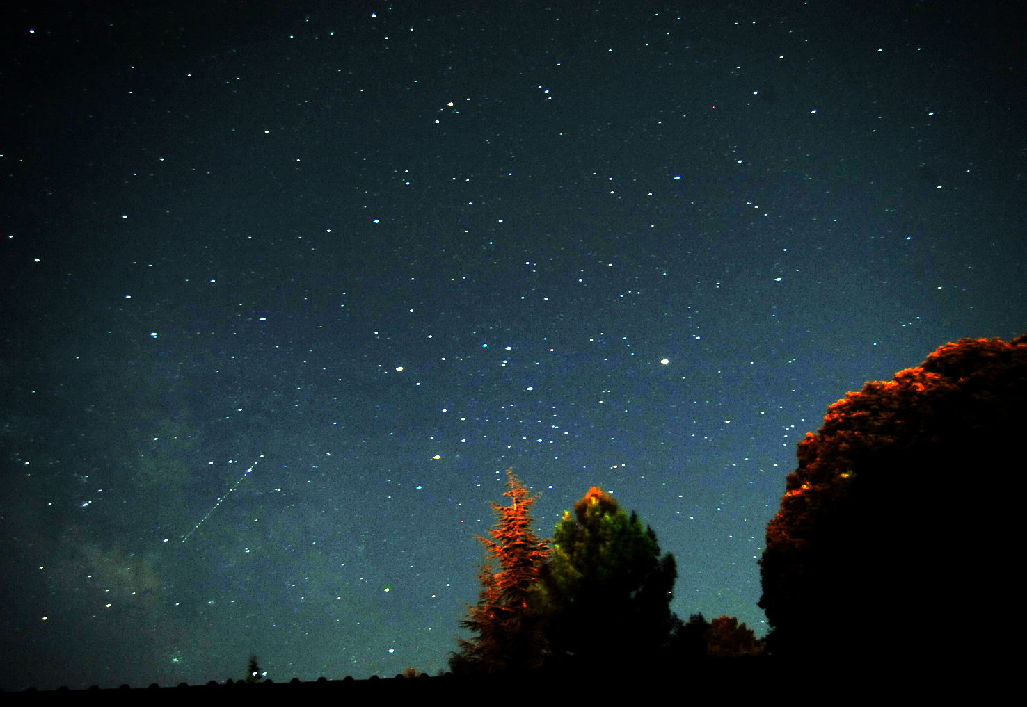 Comprueban que las galaxias viejas y masivas siguen formando estrellas