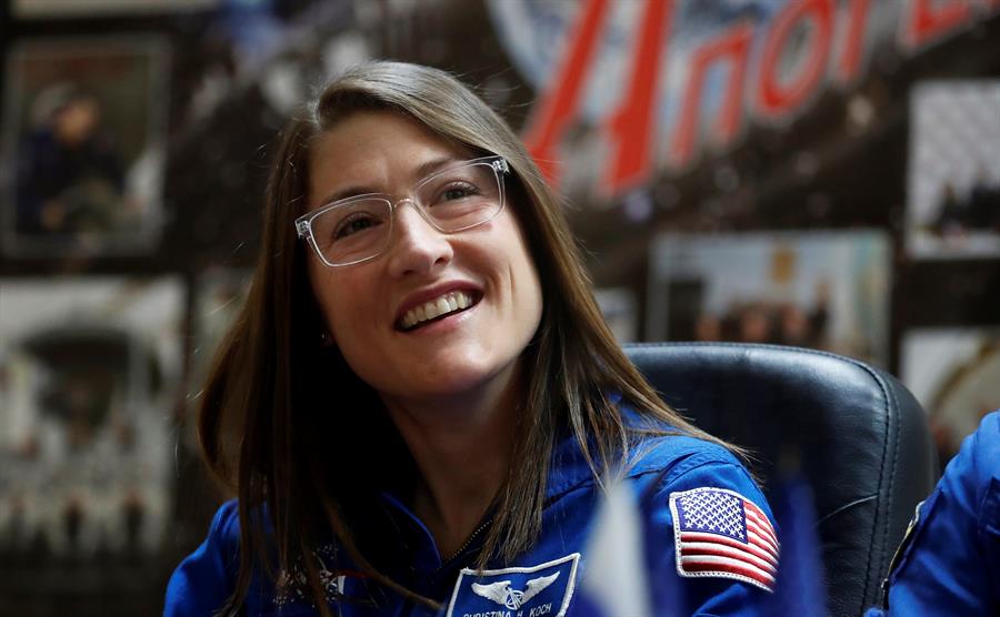 La astronauta Koch bate el récord de una mujer en el espacio