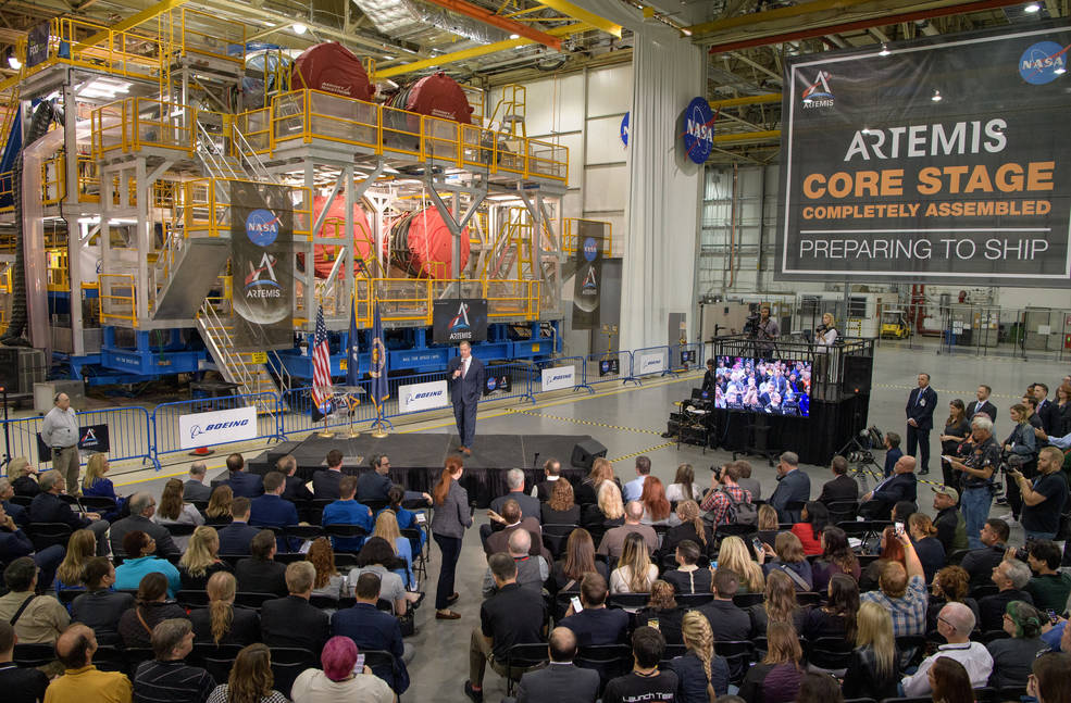 Primera etapa del próximo cohete que irá a la Luna está terminada, según la NASA