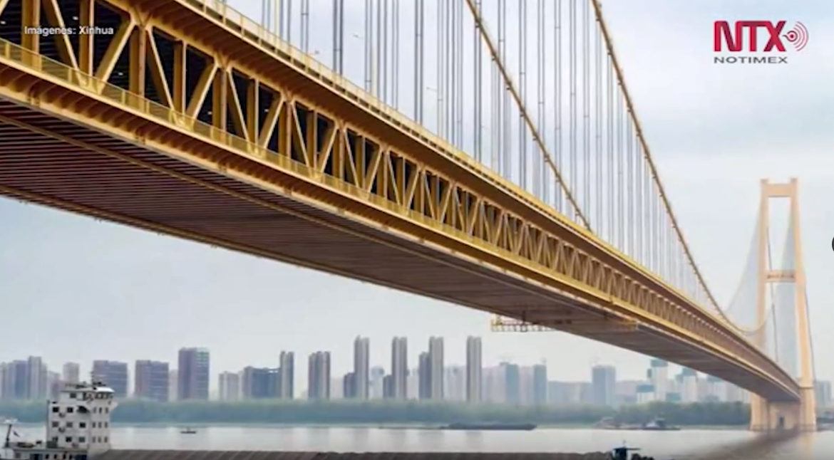 China inaugura el puente colgante de dos pisos más grande del mundo