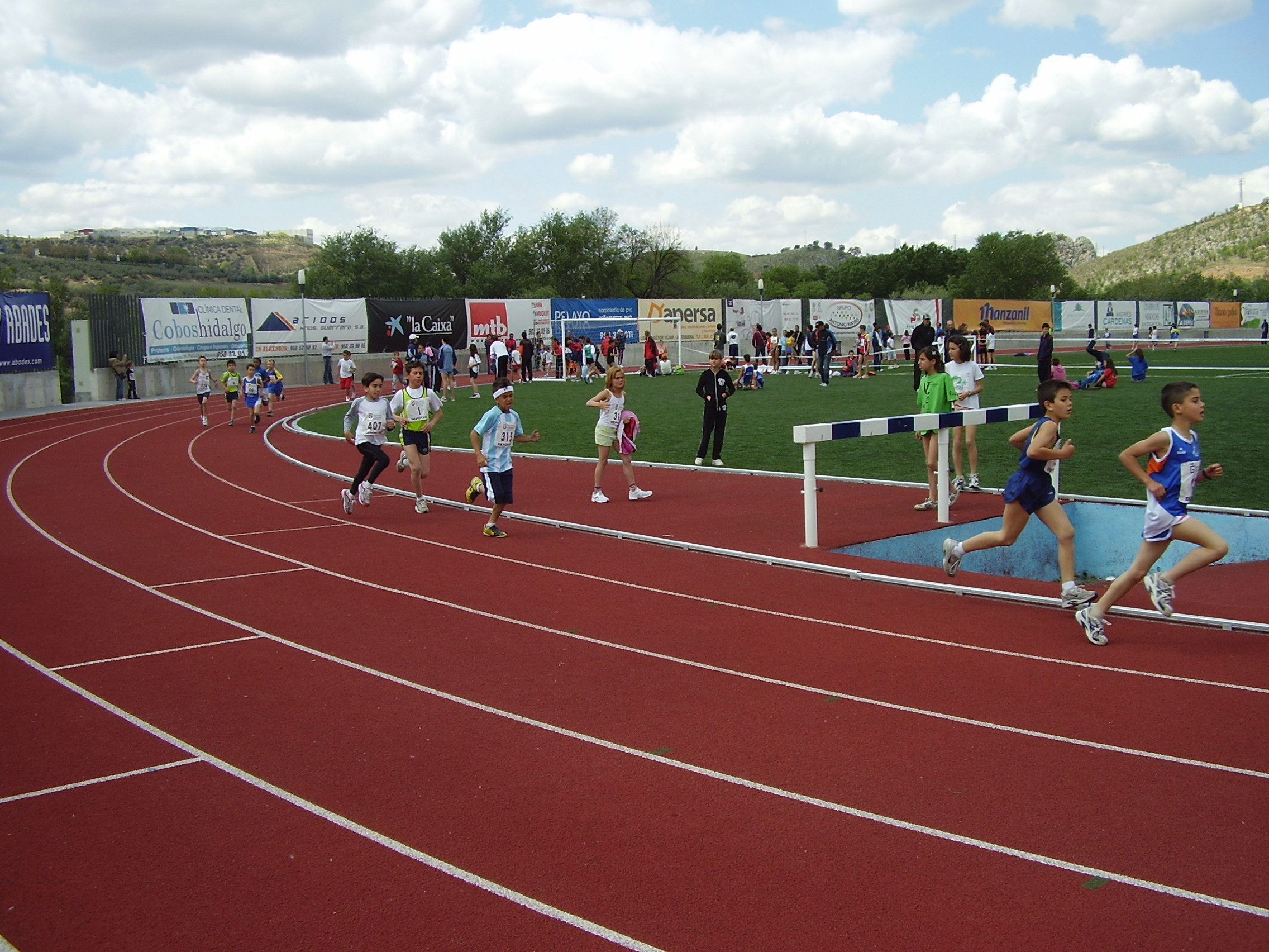 Universidad organiza un día de atletismo para alumnos con discapacidades motrices