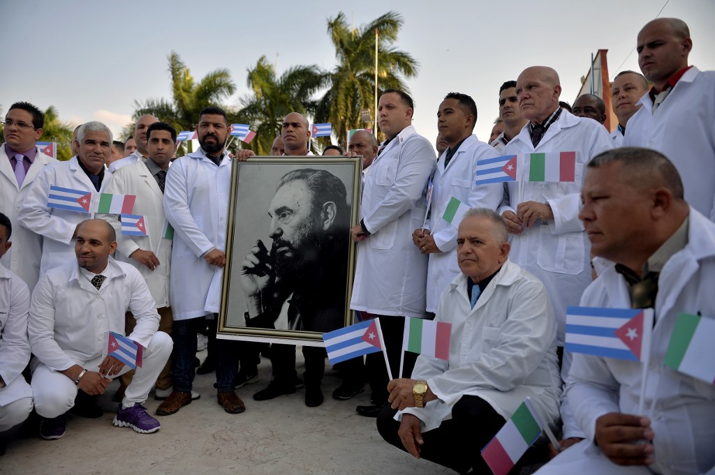 Cuba envía médicos que combatieron el ébola para ayudar a Italia