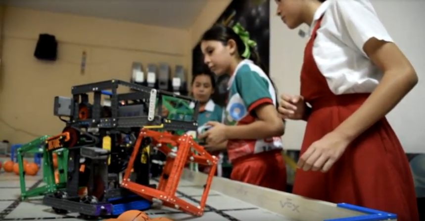  Niños mexicanos se capacitan en robótica y participan en competencia internacional 