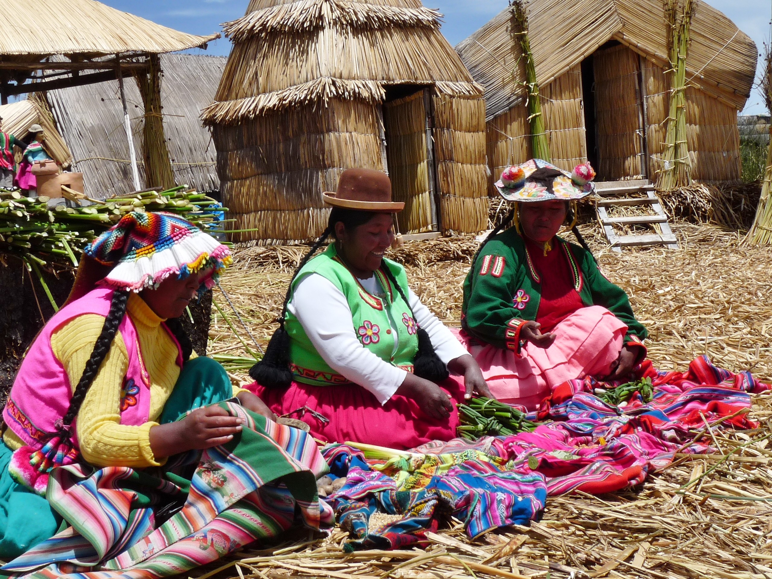  Habitantes del Lago Titicaca sufren por la contaminación del agua y la falta de alimentos