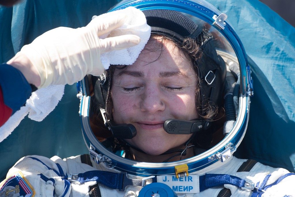 Bienvenida a casa. Christina Koch regresa a la Tierra tras pasar 328 días en el espacio 