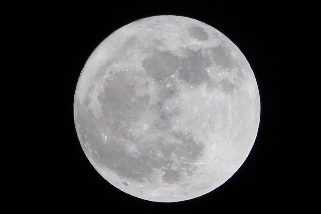  La Luna muestra su cara oculta al mundo y es ¡impresionante!