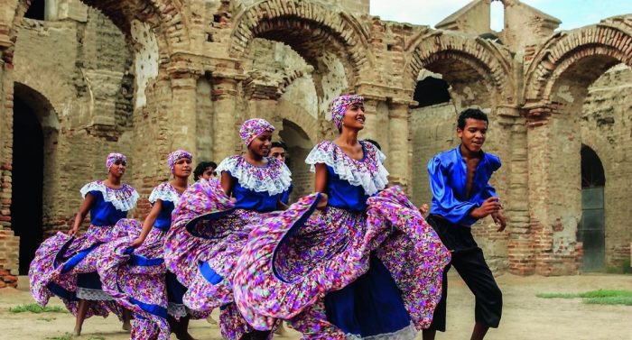 Los Milenarios Bailes De Perú Se Lucen En Los Valles Andinos