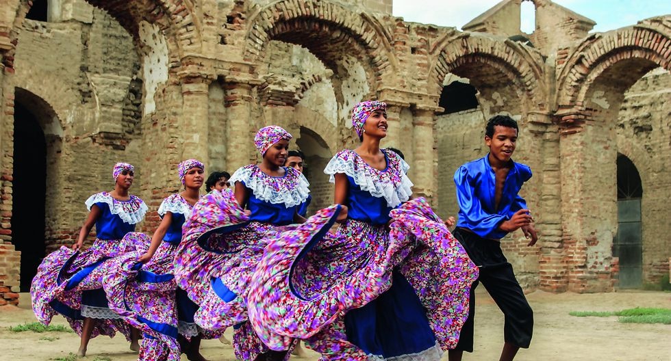 Los milenarios bailes de Perú se lucen en los valles andinos