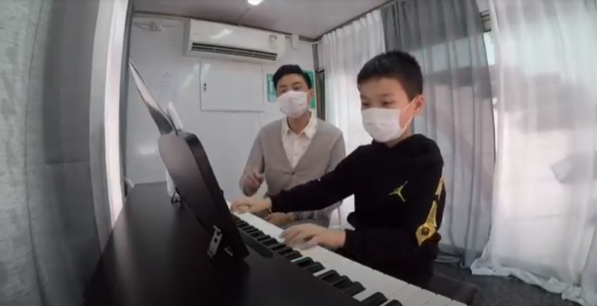 Piano Van: lecciones de música sobre ruedas en Hong Kong durante el confinamiento 