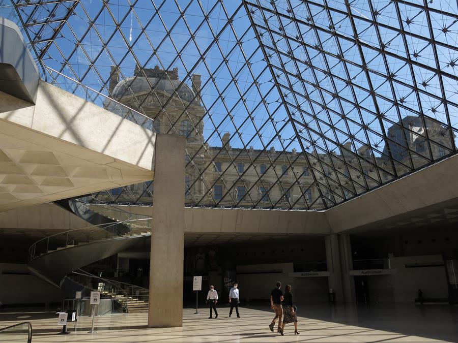 El Louvre adapta su reapertura para conquistar al público local