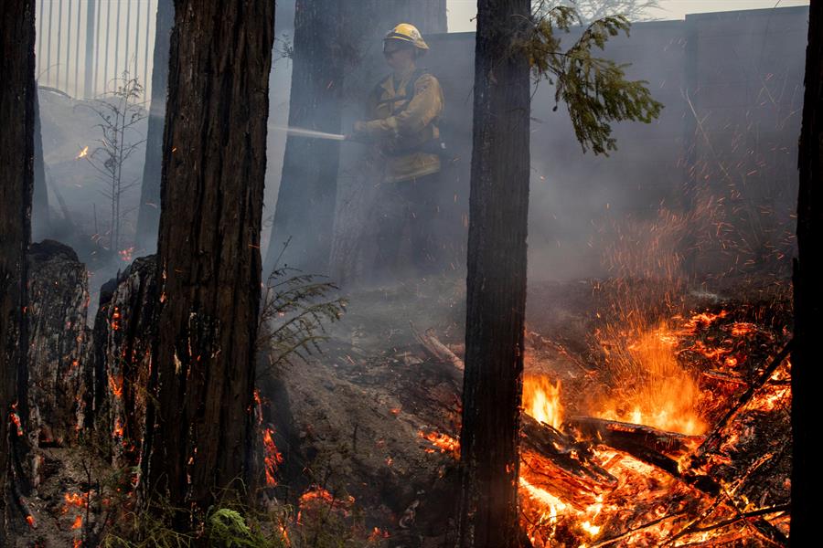 Los evacuados por los incendios de California empiezan a regresar a sus casas