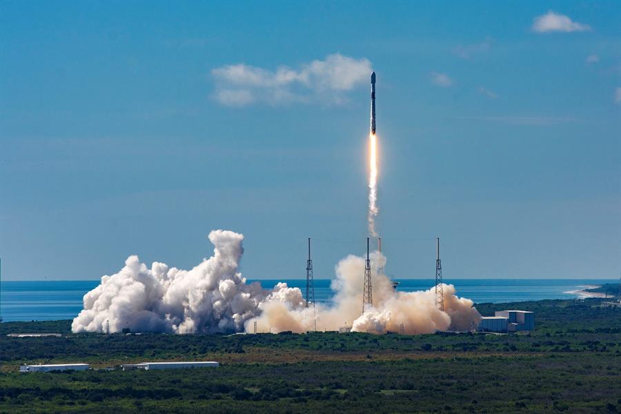 SpaceX coloca en el espacio otros 58 satélites para su red de internet