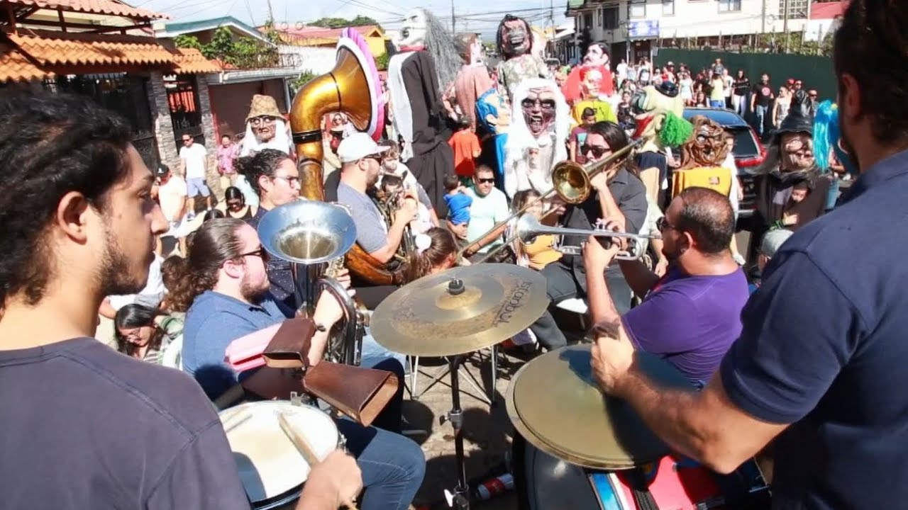 Bandas cimarronas de Costa Rica buscan adaptarse a los tiempos modernos