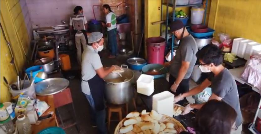 En Guatemala, iniciativa ciudadana reparte comida a personas en situación de calle