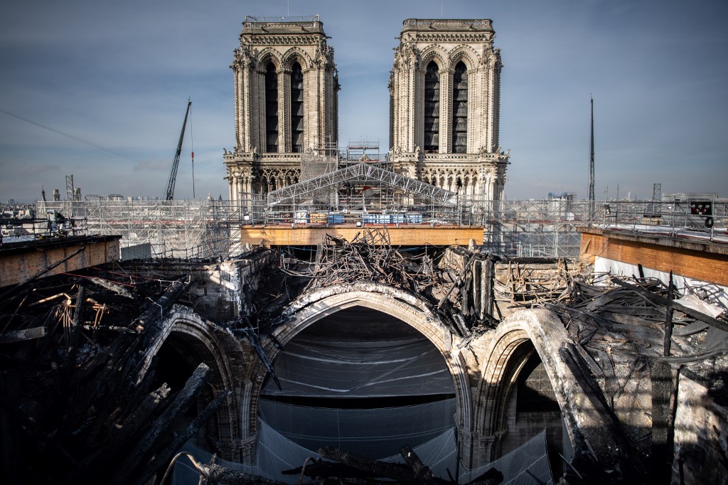 Termina el desmantelamiento del antiguo andamio de Notre Dame de París