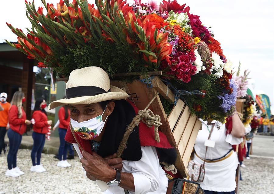 Nostálgico Desfile de Silleteros enseña a Colombia a florecer tras la covid