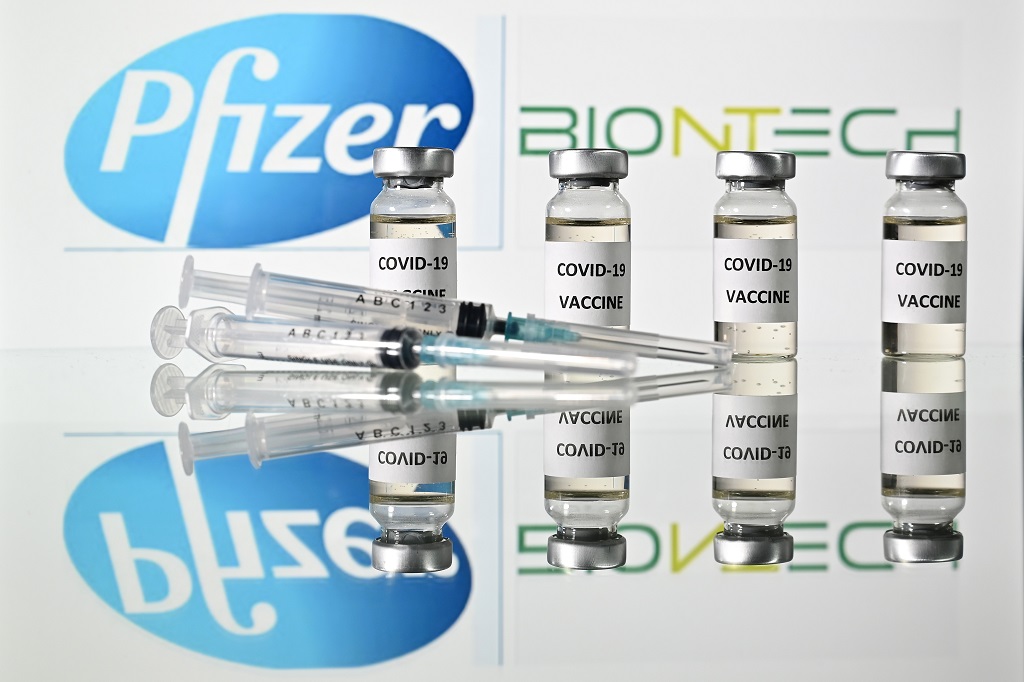 Reino Unido, primer país del mundo en aprobar vacuna de Pfizer/BioNTech contra COVID-19