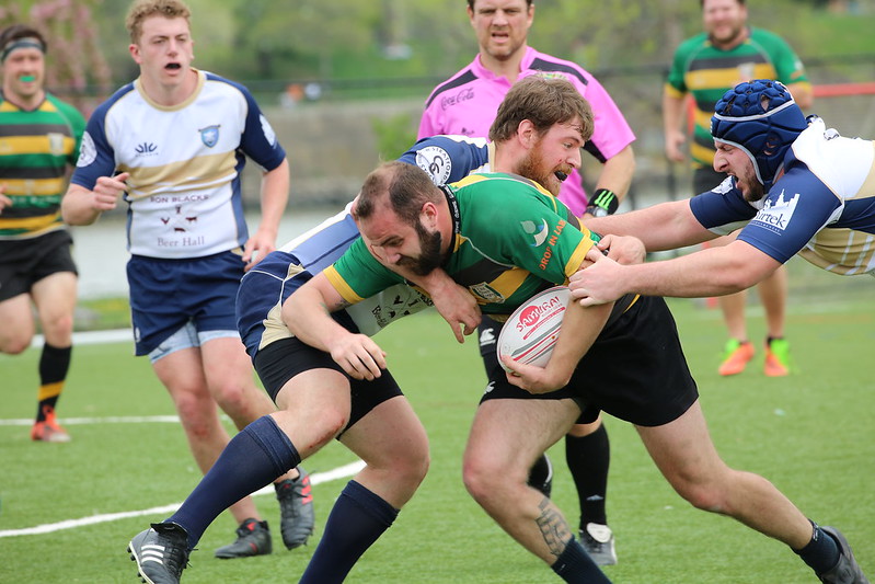 Los tackles deberían prohibirse en el rugby para niños, según universitarios británicos