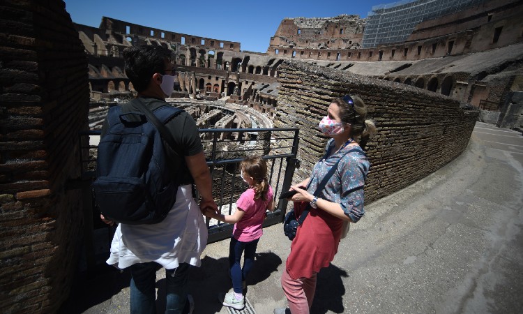 Italia alivia las restricciones anticovid, abren el Coliseo y los museos