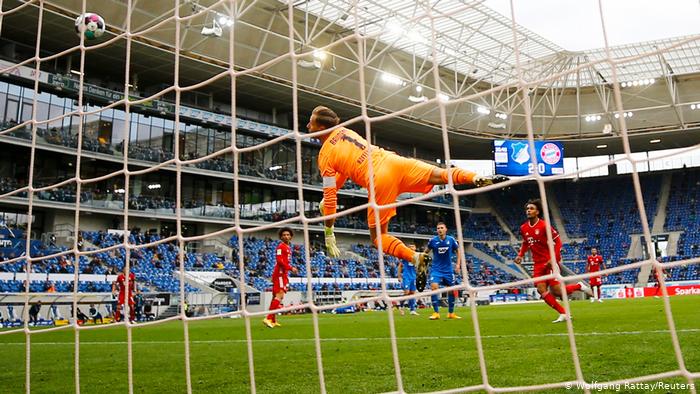 Un canal de audio artificial para replicar el ambiente de partidos de fútbol