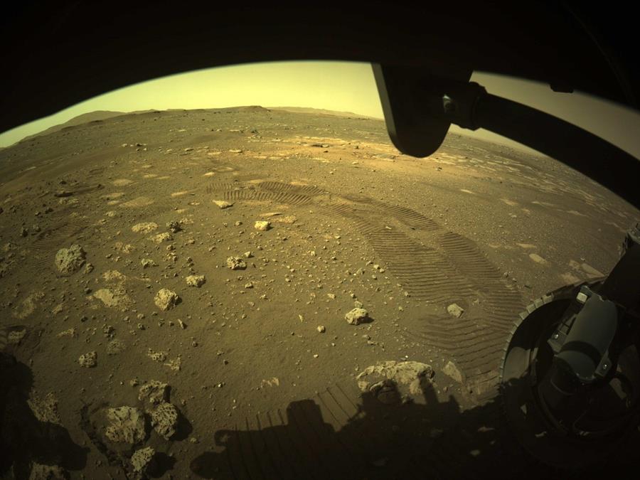 El rover Perseverance recorre sus primeros metros en la superficie de Marte