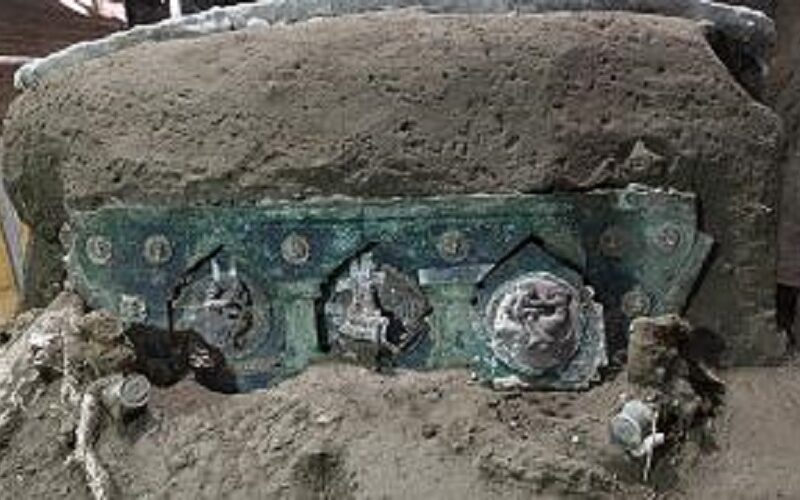 Hallan una espectacular carroza de ceremonia en el Parque Arqueológico de Pompeya