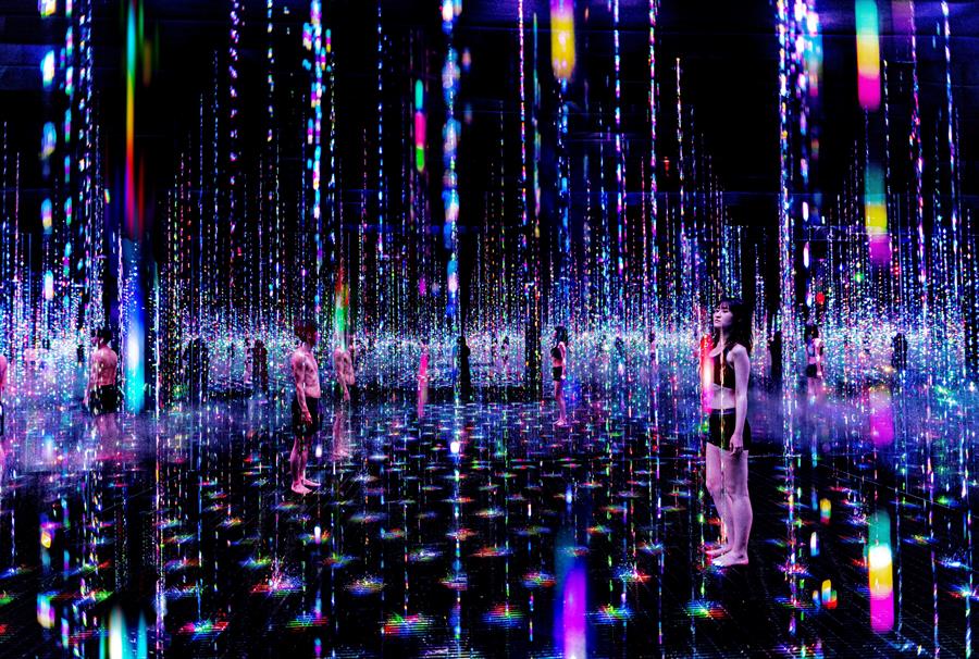 Los japoneses TeamLab sumergen una sauna en su nueva exposición en Tokio