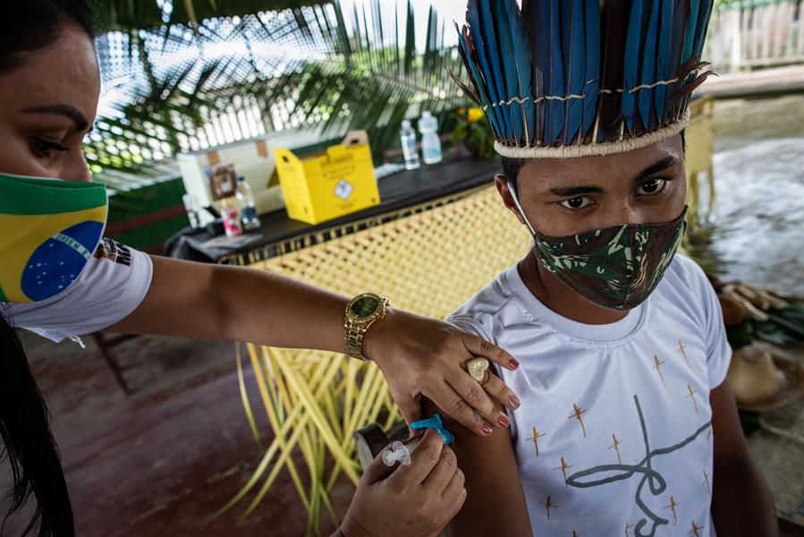 El reto de vacunar en el menor tiempo posible a los indígenas de la Amazonía