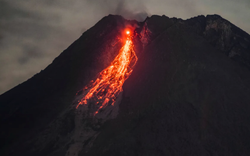 Erupción del Monte Merapi de Indonesia atrae a los turistas