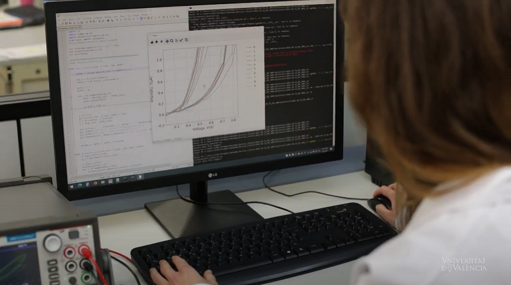 Proyecto que simula comportamiento de neuronas gana premio de emprendimiento