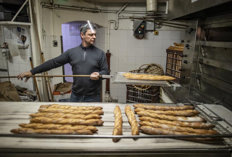 Baguette y tejados parisinos buscan ser Patrimonio Inmaterial de la UNESCO