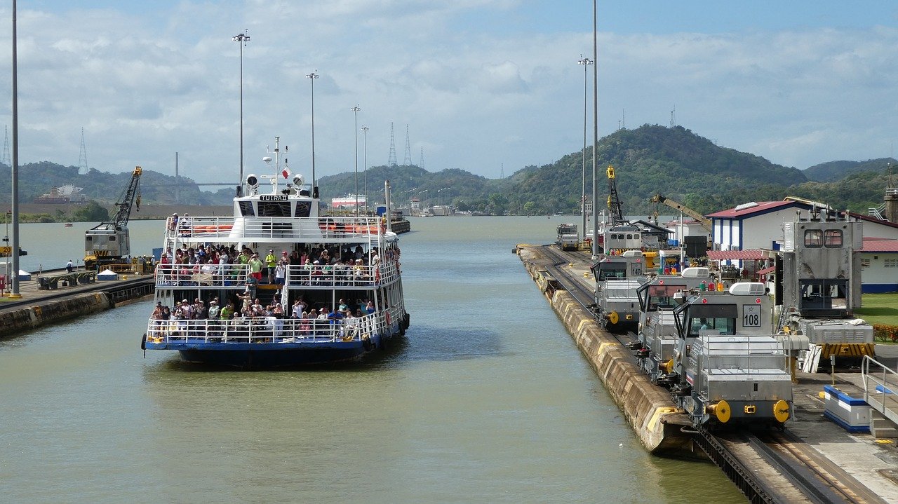 Canal de Panamá inicia proceso para convertirse en carbono neutral en 2030