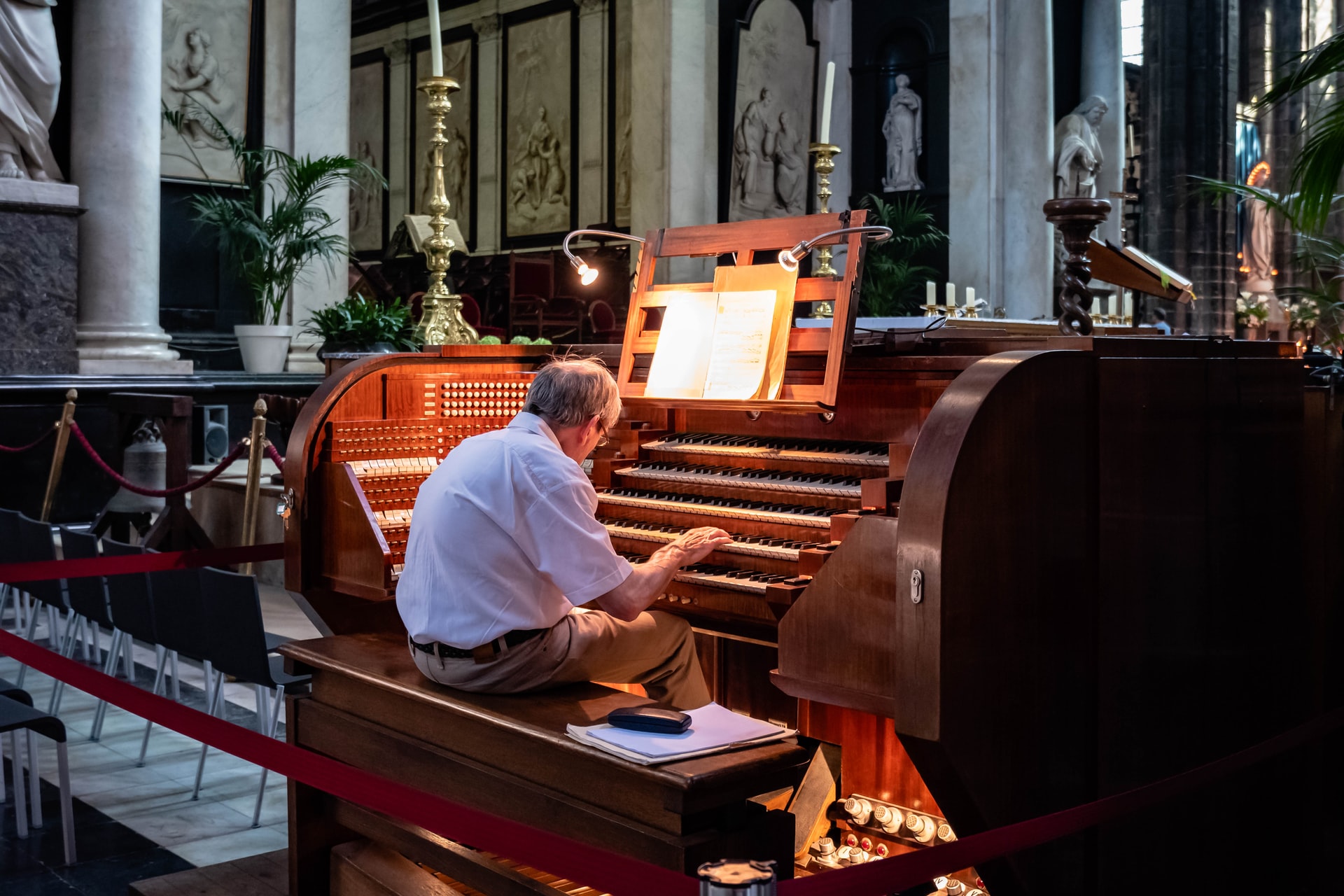 Música y vacuna contra el coronavirus en la Catedral de Salisbury en Inglaterra