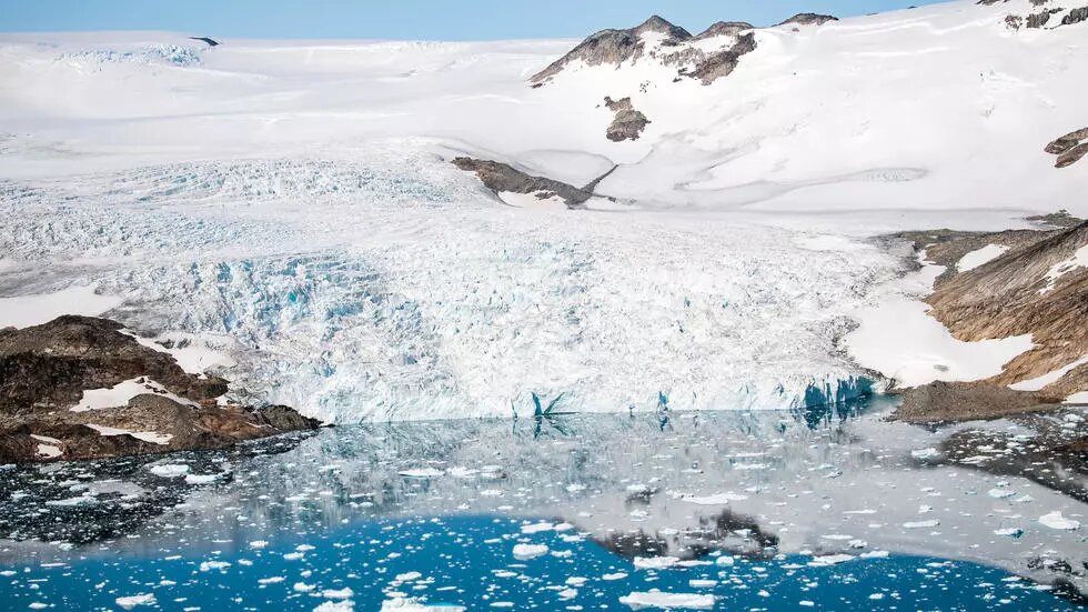 La falta de nieve fresca oscurece Groenlandia y acelera su calentamiento