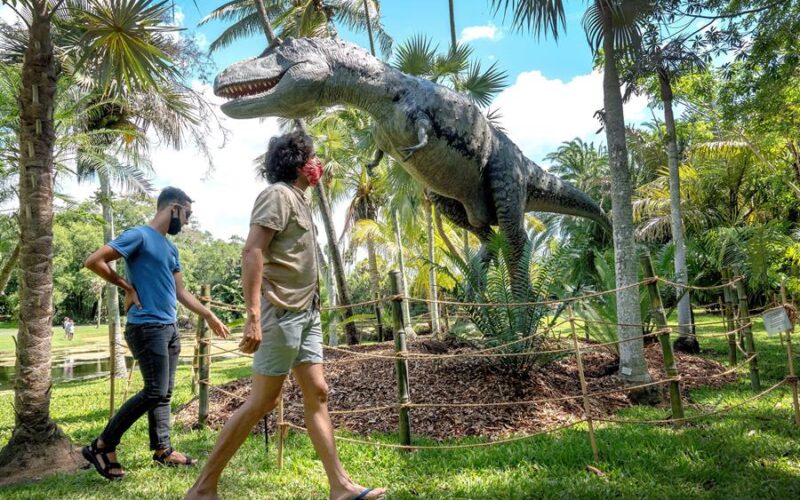 El Botánico Fairchild de Miami es un jardín jurásico poblado de dinosaurios