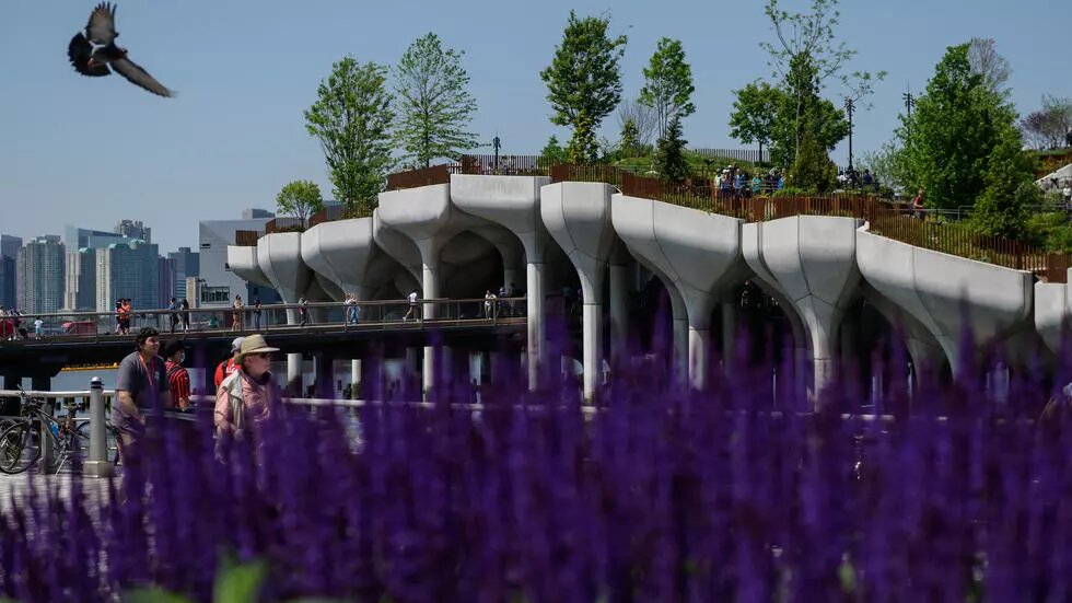 «Little Island», el nuevo parque que levita sobre el río Hudson en Nueva York