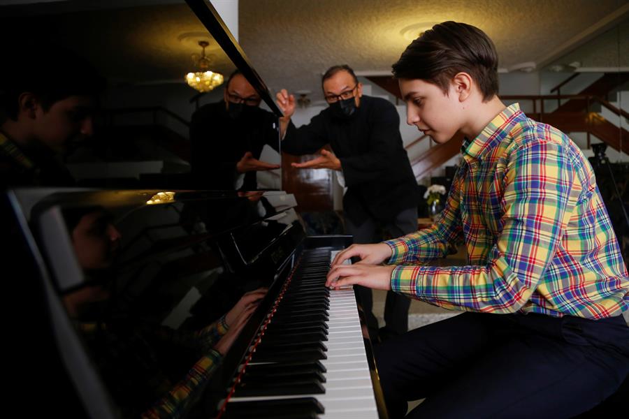 Alexander Vivero, el niño pianista que sueña con ser director de orquesta