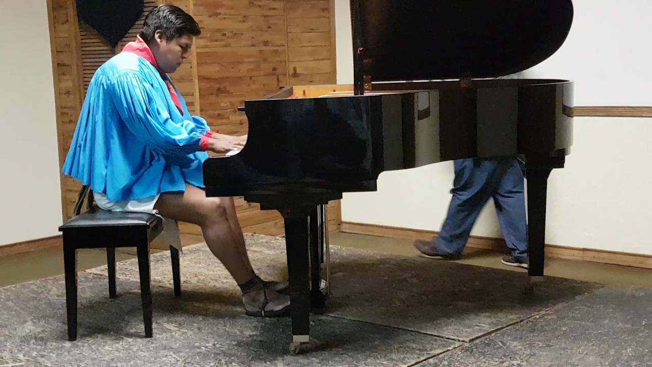 Un pianista indígena mexicano comparte su música con el mundo