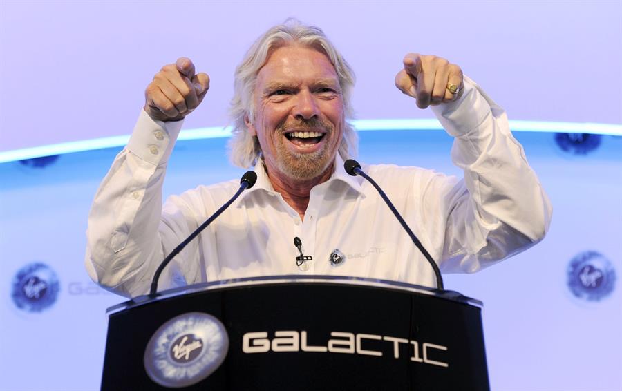 Richard Branson se adelanta a Jeff Bezos en su plan de viajar al espacio