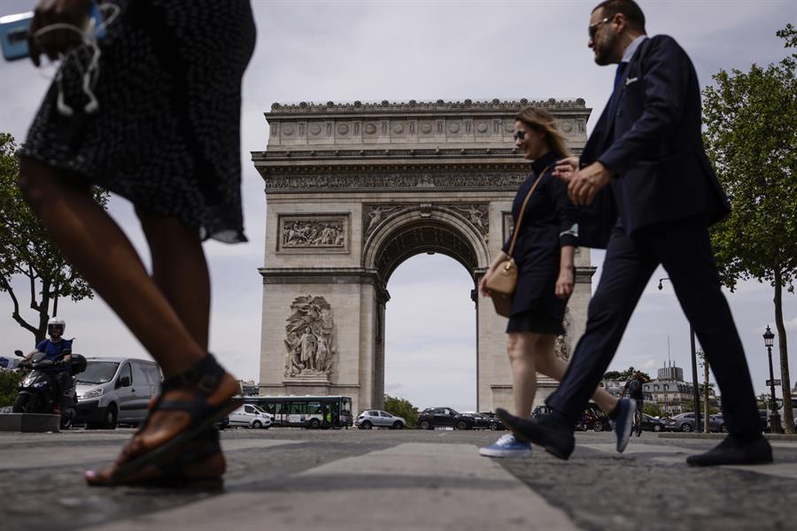 Francia teme otra ola epidémica a finales de julio por la variante delta