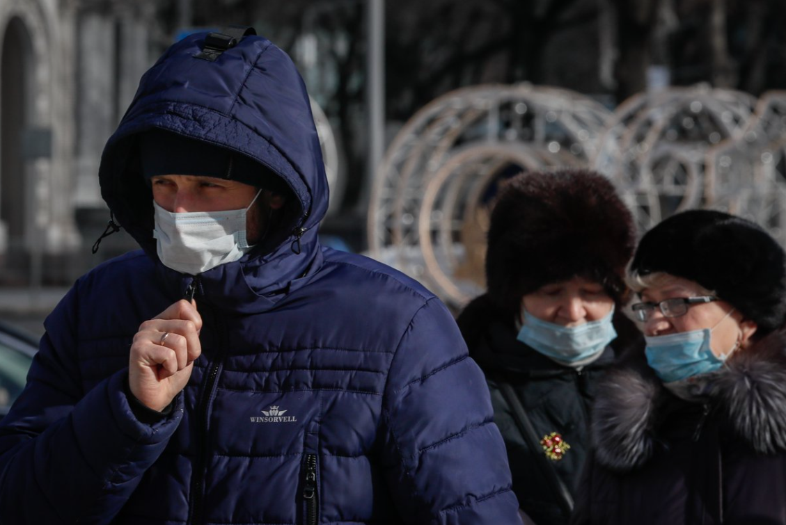 Tercera ola de covid golpea Rusia con récord de muertes y pronóstico incierto