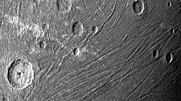 Hubble halla evidencias de vapor de agua en la luna Ganímedes de Júpiter