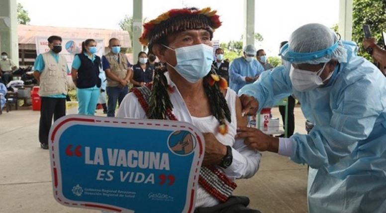 Comunidades indígenas de la selva central de Perú empiezan a ser vacunadas