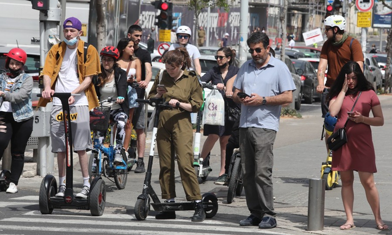 Vuelve la mascarilla en Israel ante el repunte de COVID-19