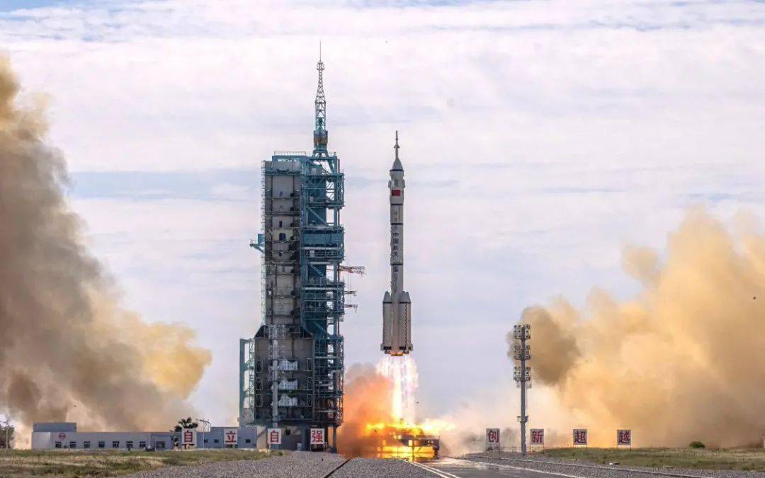 Con lanzamiento de módulo, China comienza a construir su estación espacial