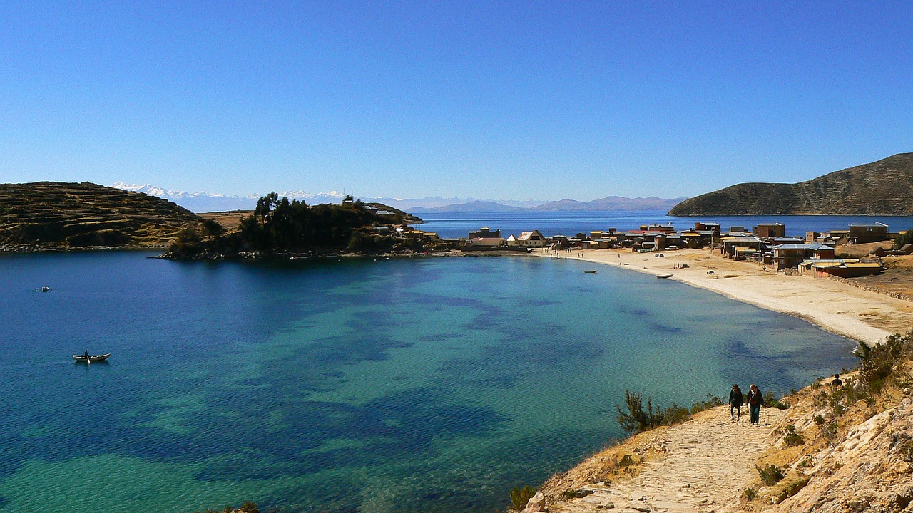 Bolivia inicia una obra que ayudará a frenar contaminación del lago Titicaca